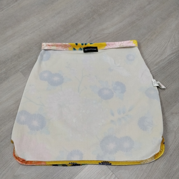 PrettyLittleThing velvety floral yellow mini skirt - Picture 8 of 15